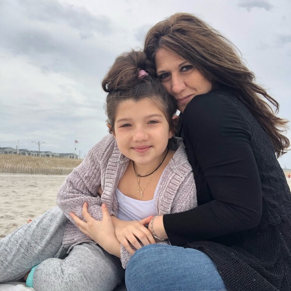 Meet your Posher, Nicole - Picture 2 of 2